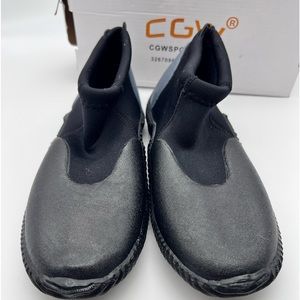 Cgw water, shoes black size 9